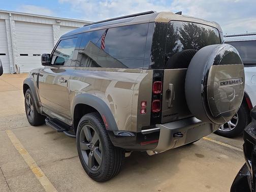 2025 Land Rover Defender 90 P400 X-Dynamic SE