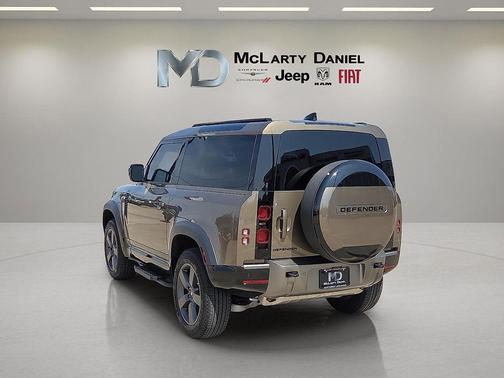 2025 Land Rover Defender 90 P400 X-Dynamic SE