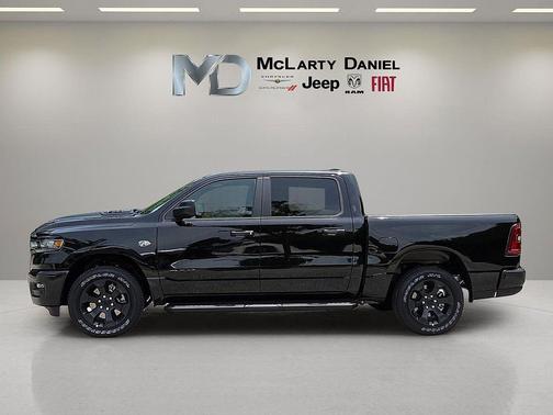 Diamond Black Crystal Pearlcoat 2026 RAM 1500 Express