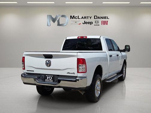 Bright White Clearcoat 2024 RAM 2500 Big Horn Crew Cab 4x4 6'4' Box