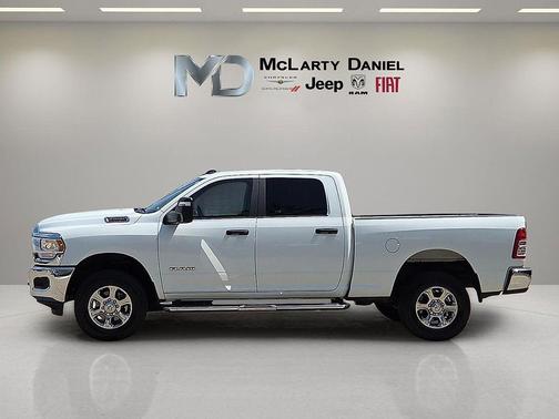 Bright White Clearcoat 2024 RAM 2500 Big Horn Crew Cab 4x4 6'4' Box