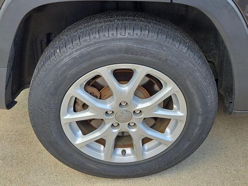 Granite Crystal Metallic Clearcoat 2015 Jeep Cherokee Latitude