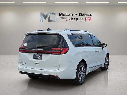 2026 Chrysler Pacifica L