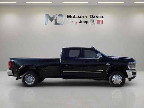 2026 RAM 3500 Limited Crew Cab 4x4 8' Box