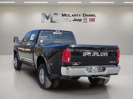 2026 RAM 3500 Limited Crew Cab 4x4 8' Box