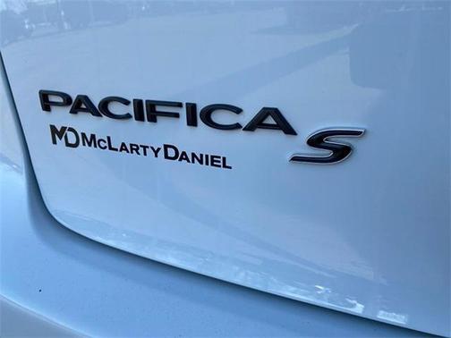 2024 Chrysler Pacifica Hybrid Premium S Appearance Pkg