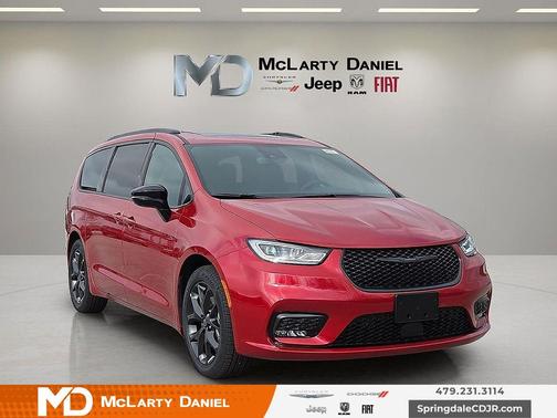 Red Hot Pearlcoat 2026 Chrysler Pacifica L