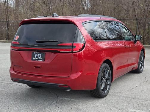 2026 Chrysler Pacifica L