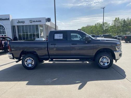 2025 RAM 2500 Tradesman Crew Cab 4x4 6'4' Box