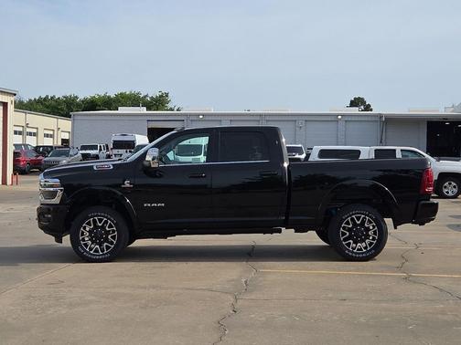 Diamond Black Crystal Pearlcoat 2026 RAM 2500 Longhorn