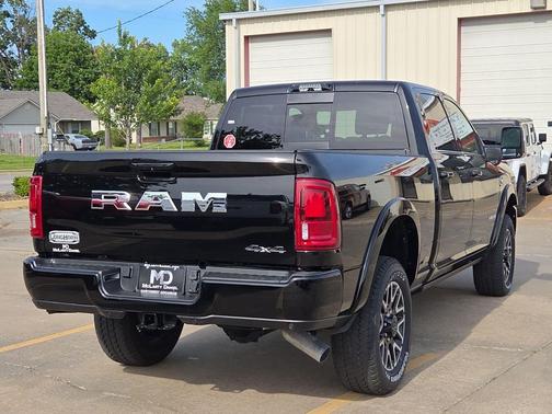 Diamond Black Crystal Pearlcoat 2026 RAM 2500 Longhorn