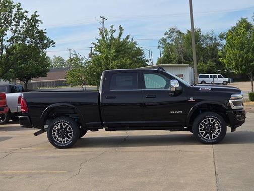 Diamond Black Crystal Pearlcoat 2026 RAM 2500 Longhorn