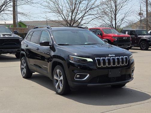 Diamond Black Crystal Pearlcoat 2022 Jeep Cherokee Limited