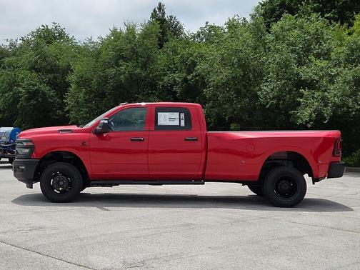 Flame Red Clearcoat 2026 RAM 3500 Tradesman Crew Cab 4x4 8' Box