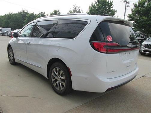 2024 Chrysler Pacifica L