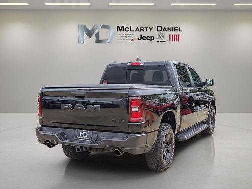 Diamond Black Crystal Pearlcoat 2026 RAM 1500 Warlock Crew Cab 4x4 5'7' Box