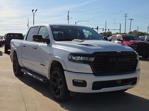Ivory White Tri-Coat Pearlcoat 2026 RAM 1500 Laramie