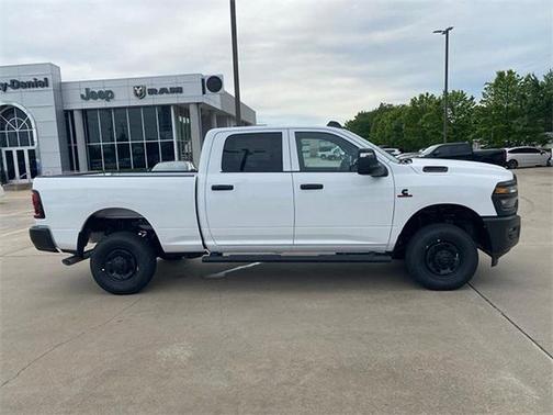 2025 RAM 2500 Tradesman Crew Cab 4x4 6'4' Box