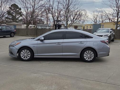 2016 Hyundai SONATA Hybrid SE