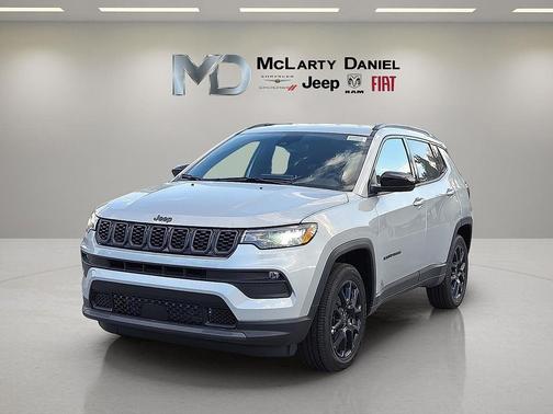 Silver Zynith Metallic Clearcoat 2026 Jeep Compass Latitude