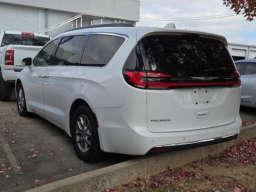 2022 Chrysler Pacifica Touring
