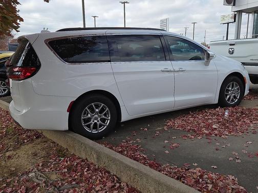 2022 Chrysler Pacifica Touring