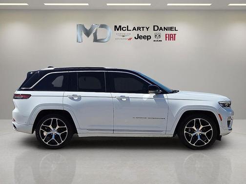 2023 Jeep Grand Cherokee Summit