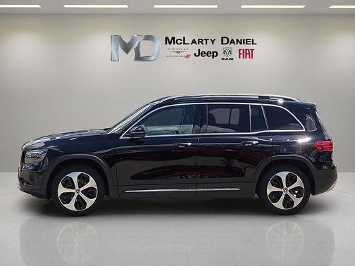 Night Black 2025 Mercedes-Benz GLB 250 4MATIC