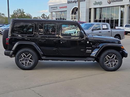 2024 Jeep Wrangler 4-Door Sahara 4x4
