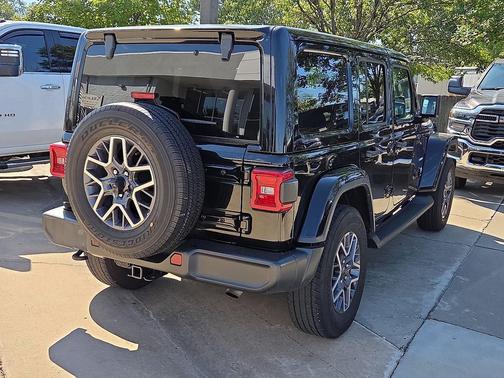 2024 Jeep Wrangler 4-Door Sahara 4x4