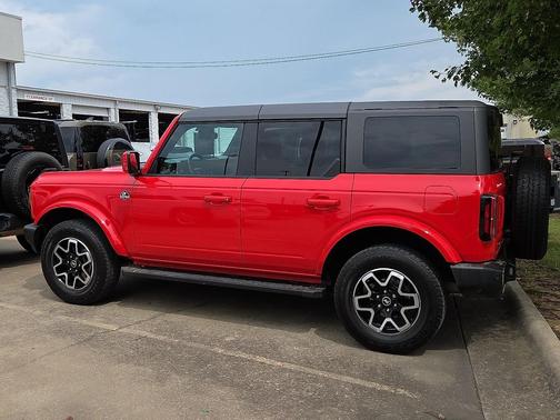 2024 Ford Bronco Outer Banks