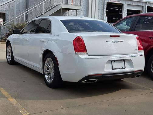 2017 Chrysler 300 Limited