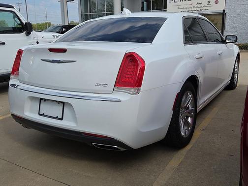 2017 Chrysler 300 Limited