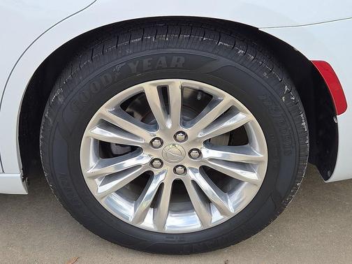 2017 Chrysler 300 Limited