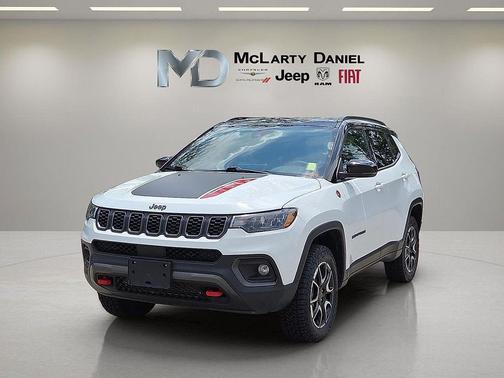 Bright White Clearcoat 2025 Jeep Compass Trailhawk