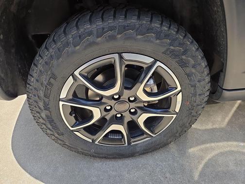 Bright White Clearcoat 2025 Jeep Compass Trailhawk