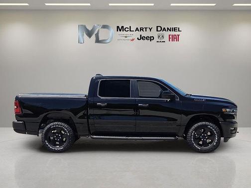 Diamond Black Crystal Pearlcoat 2026 RAM 1500 Warlock Crew Cab 4x4 5'7' Box