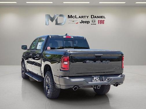 Diamond Black Crystal Pearlcoat 2026 RAM 1500 Warlock Crew Cab 4x4 5'7' Box