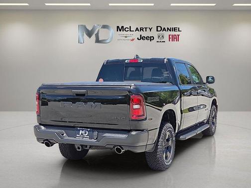 Diamond Black Crystal Pearlcoat 2026 RAM 1500 Warlock Crew Cab 4x4 5'7' Box