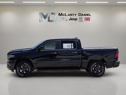 Diamond Black Crystal Pearlcoat 2026 RAM 1500 Warlock Crew Cab 4x4 5'7' Box