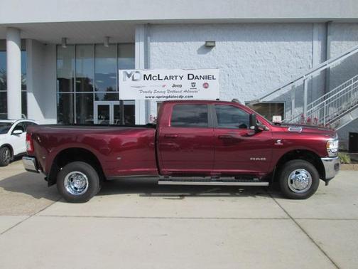 Delmonico Red Pearlcoat 2021 RAM 3500 Big Horn Crew Cab 4x4 8' Box