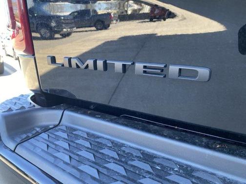 2025 RAM 3500 Limited Crew Cab 4x4 8' Box