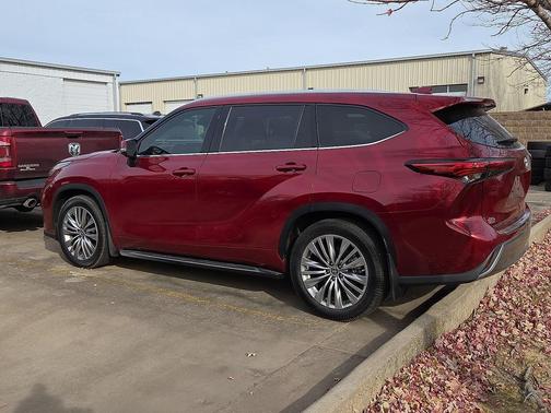 2022 Toyota Highlander Platinum