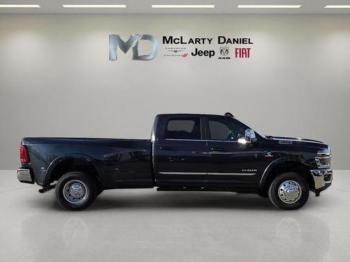 2026 RAM 3500 Limited Crew Cab 4x4 8' Box