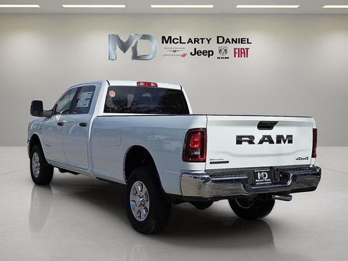 2025 RAM 2500 Big Horn Crew Cab 4x4 8' Box