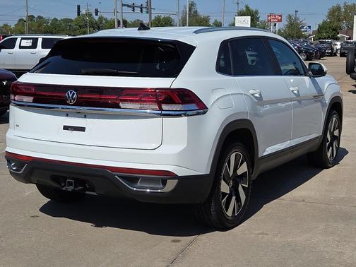 2024 Volkswagen Atlas Cross Sport 2.0T SE w/Technology