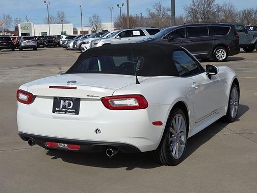 2018 FIAT 124 Spider Base