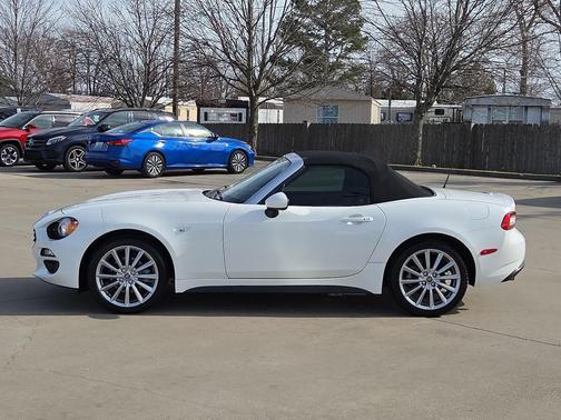 2018 FIAT 124 Spider Base