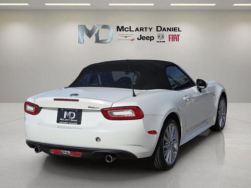 2018 FIAT 124 Spider Base