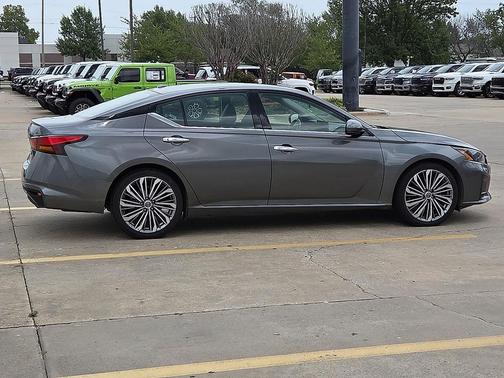 2023 Nissan Altima 2.5 SL